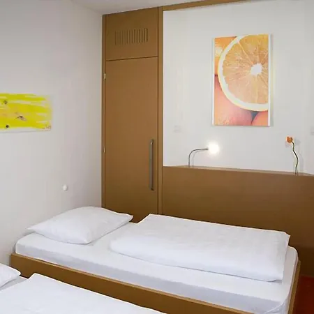 Motel Orange Wings