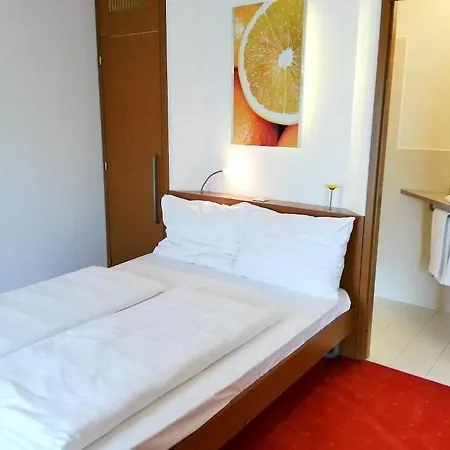 橙色翅膀维也纳新城酒店 3* 维也纳新城