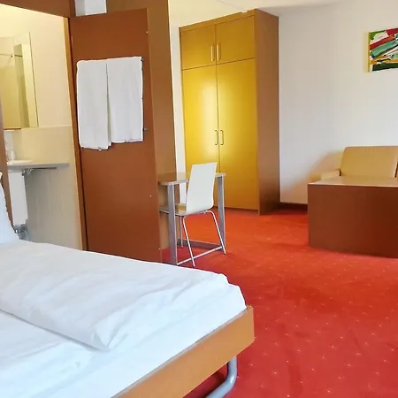 Motel Orange Wings