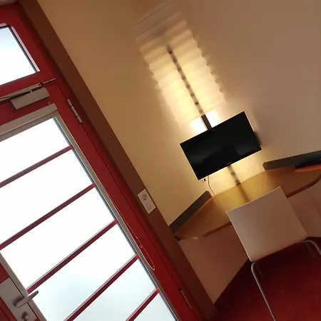 橙色翅膀维也纳新城酒店 维也纳新城