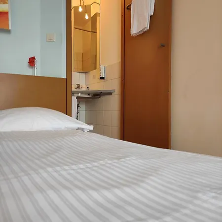 Orange Wings Motel 3*