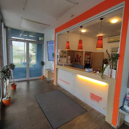 橙色翅膀维也纳新城酒店 汽车旅馆 3*