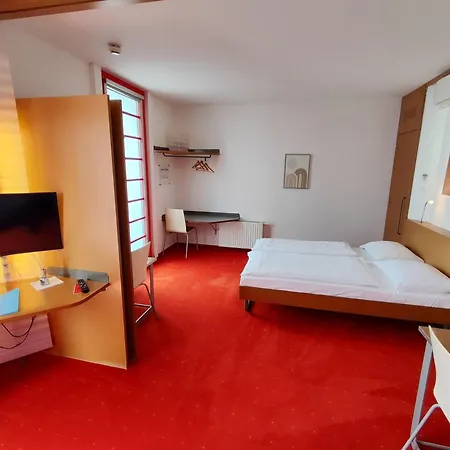 Motel Orange Wings
