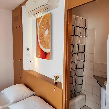 橙色翅膀维也纳新城酒店 维也纳新城