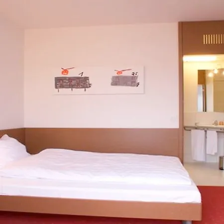 橙色翅膀维也纳新城酒店 汽车旅馆 维也纳新城