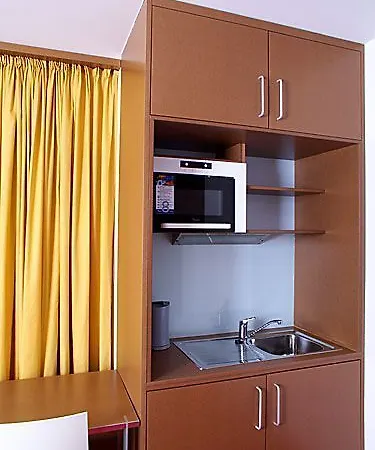 橙色翅膀维也纳新城酒店