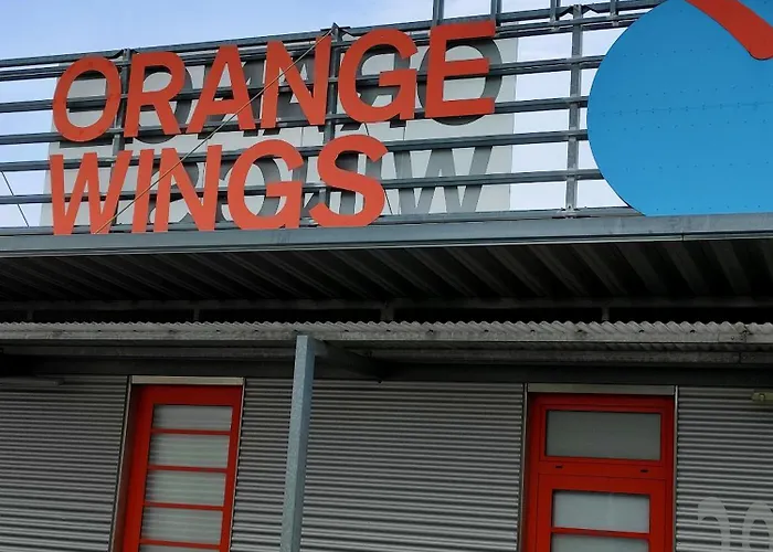 Orange Wings Винер-Нойштадт