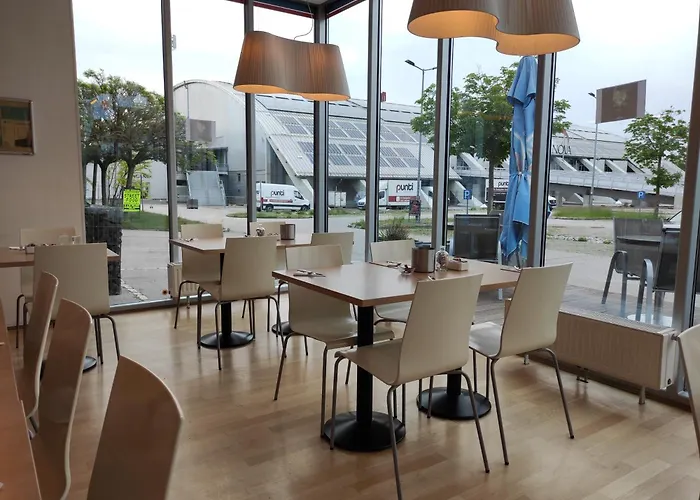 Orange Wings Motel Wiener Neustadt