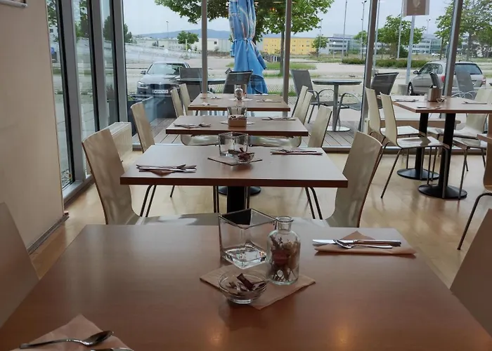 Orange Wings Мотель