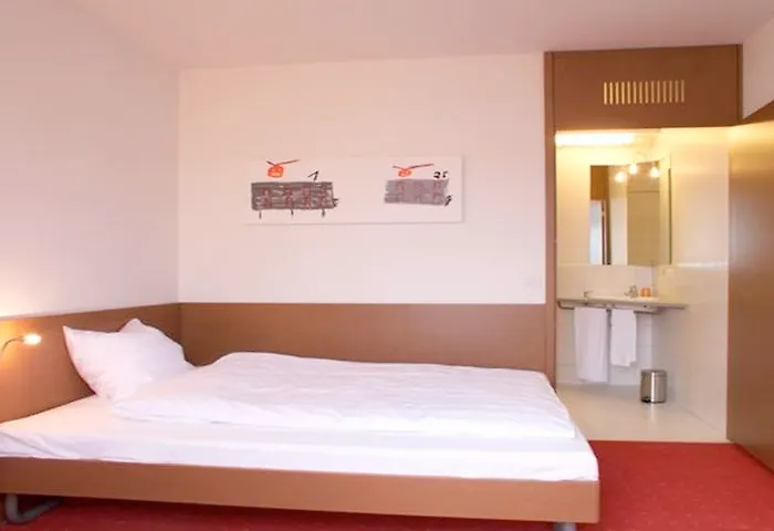 Orange Wings Motel Wiener Neustadt