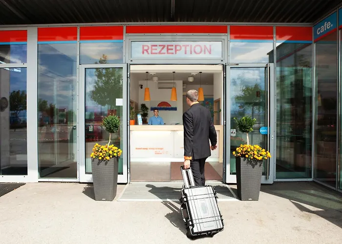 Orange Wings Мотель